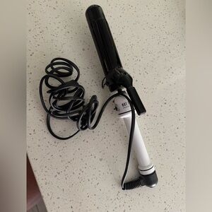 Hot Tools Black and White Curling Iron 1.25”